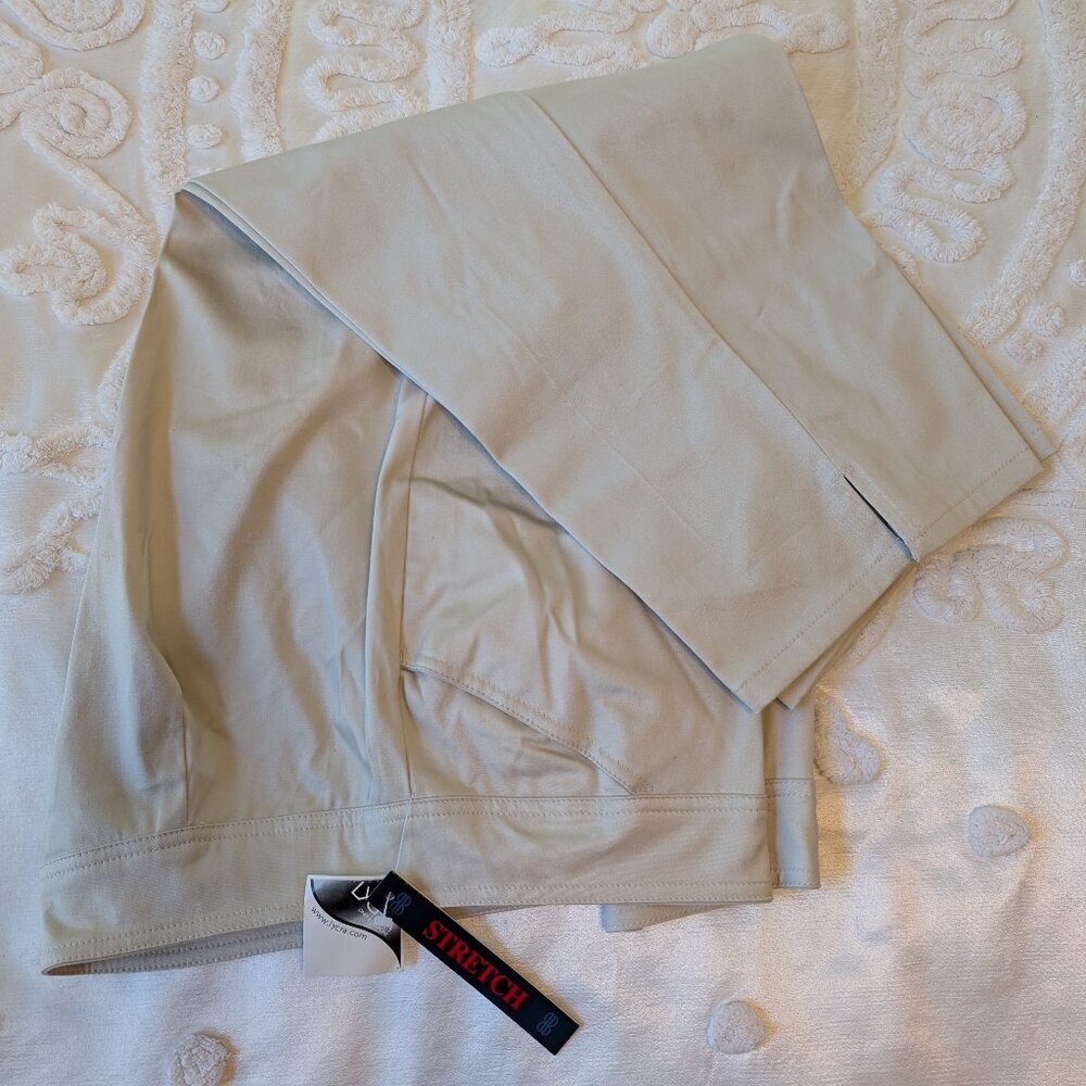 Bill Blass Woman stretch khaki capri pants 16W NWT coastal summer
